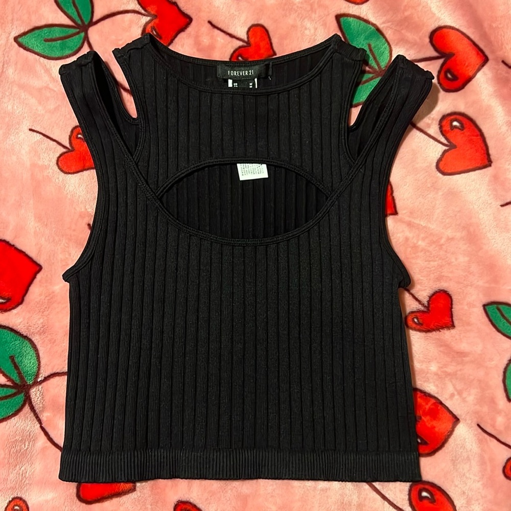 Forever21 knit crop top. Sleeveless. Black. Size medium. Athletic top.